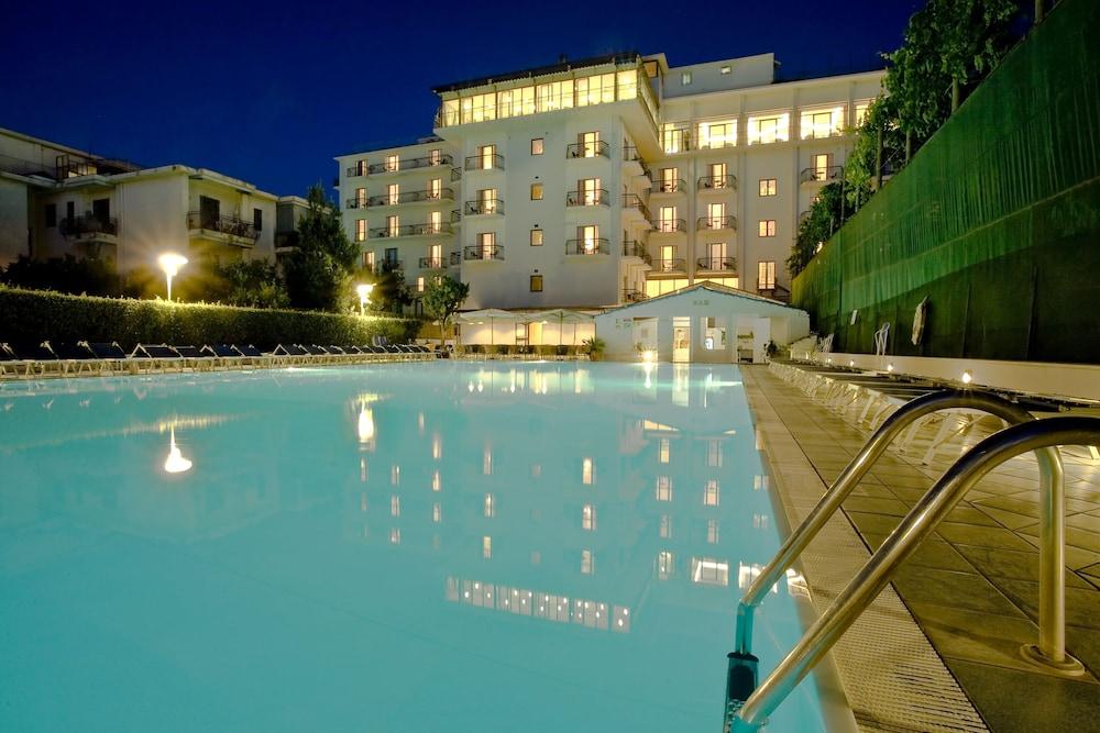 Grand Hotel Flora Sorrento Exterior foto